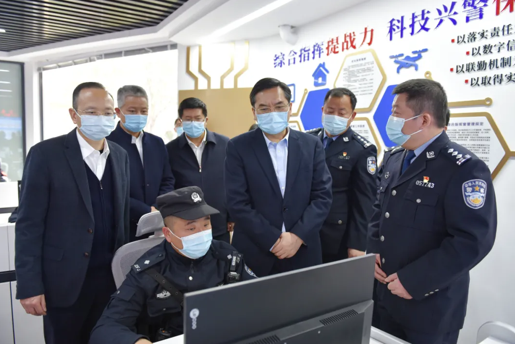 蔡永波在走访基层政法单位和慰问一线干警时强调